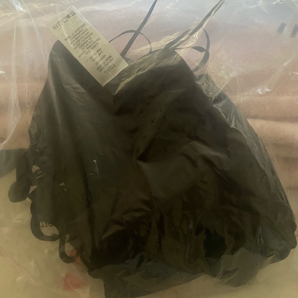 Black top New with tags - Picture 4 of 6